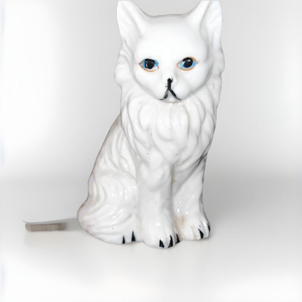 Vintage Porcelain White Persian Cat Kitten Figurine 3.5 Inches Tall